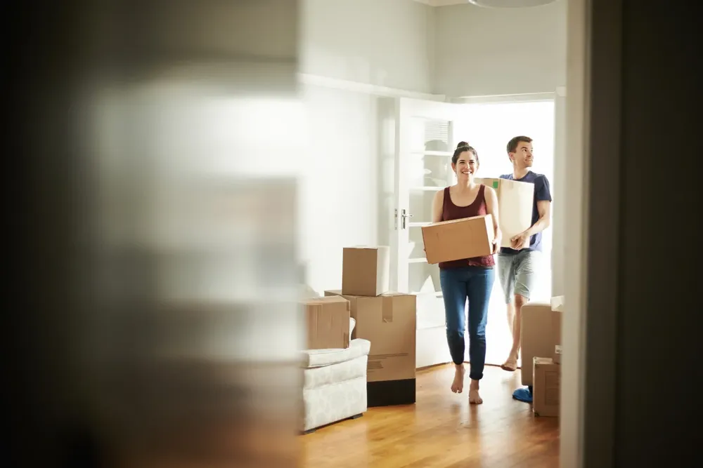 pareja-jovenes-mudanza-alquiler-vivienda-2838271-1500x-q85