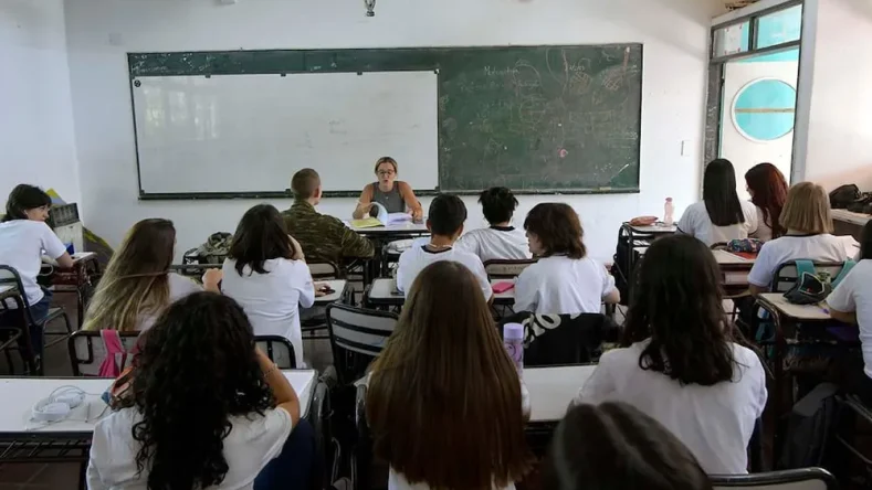 Escuela-secundaria-x-Tamara-Smerling-7osqqrj56shls6whnx41n2m23of66lnbnqhi5xpq3dk