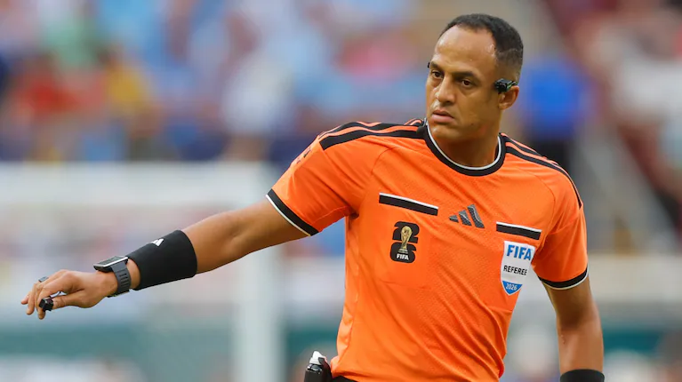 quien-es-el-arbitro-que-dirigira-el-partido-de-la-seleccion-argentina-contra-inglaterra-por-las-semifinales-del-mundial-2026-foto-efe-JPXMGVLBWZC2RF3XHJJG3JHV5U