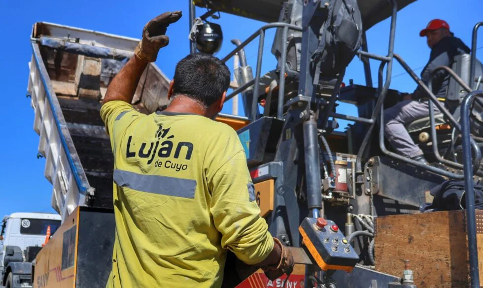 Lujan-sigue-con-las-obras-de-pavimento-en-todos-los-distritos-980x585