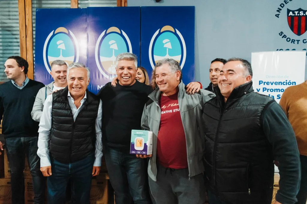 Juga-Sin-Presion-Tgto-recibio-tensiometros-1-1024x683