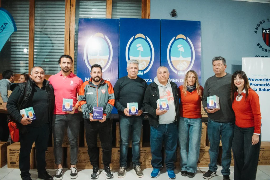 Juga-Sin-Presion-Tgto-recibio-tensiometros-4-1024x683