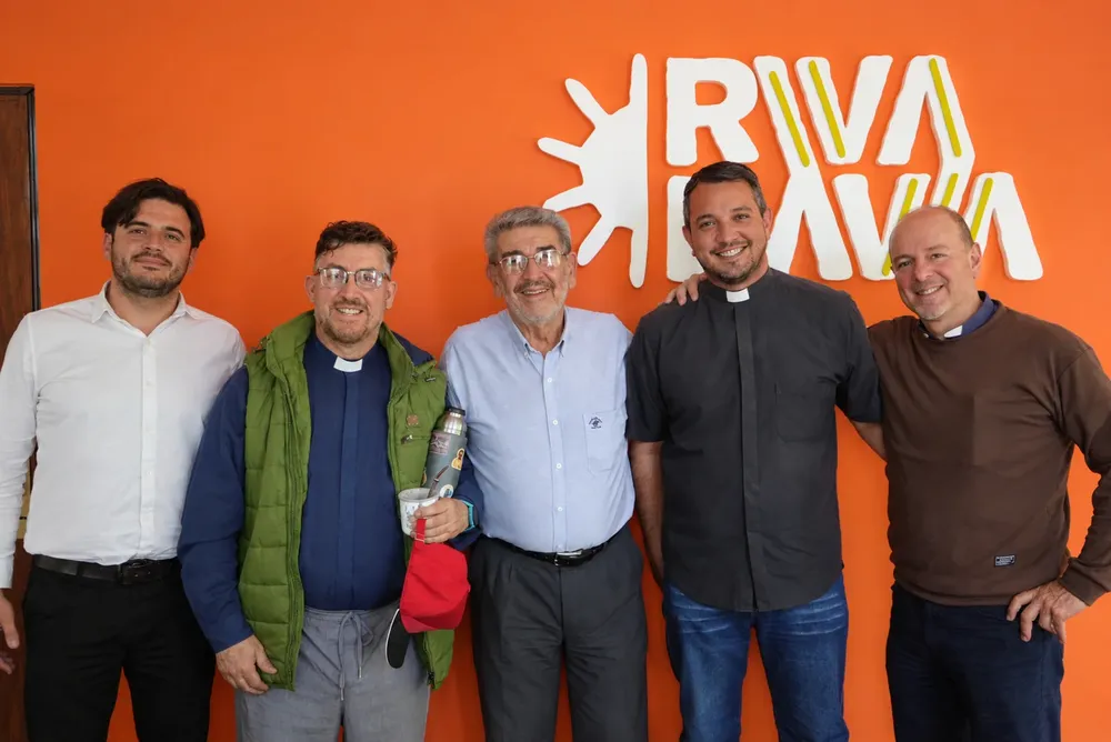 Intendente y Secretario de Desarrollo Humano reunido con los sacerdotes
